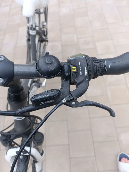 Bicicleta aluminiu passat roti 28 foarte usoara schimbatoare shimano  frane hidraulice tektro draco lichid disc trekking dinam in butuc