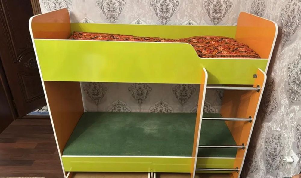 Детская двухярусная кровать