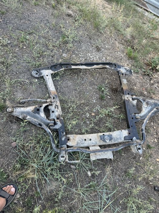 Продам подрамник на Ладу Ларгус