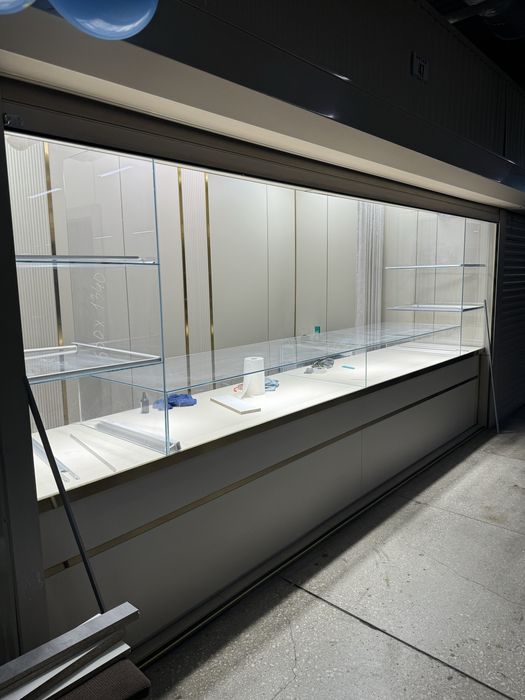 Ремонт торговых витрин и островков