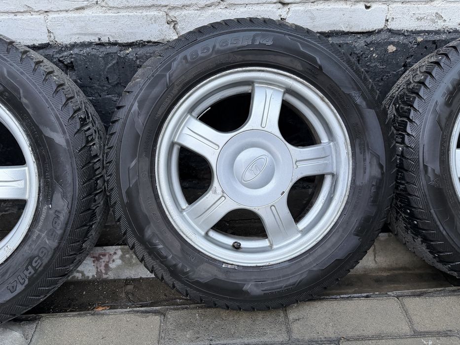 Продам статусы с зимней резиной р14 ваз