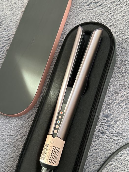 Dyson airstrait- folosita doar de cateva ori, stare excelenta.