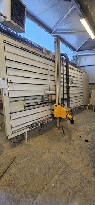 Fierastrau circular vertical