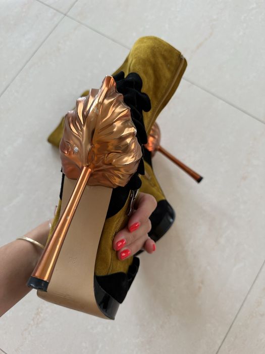 Дамски ботуши ток цвете жълто черно