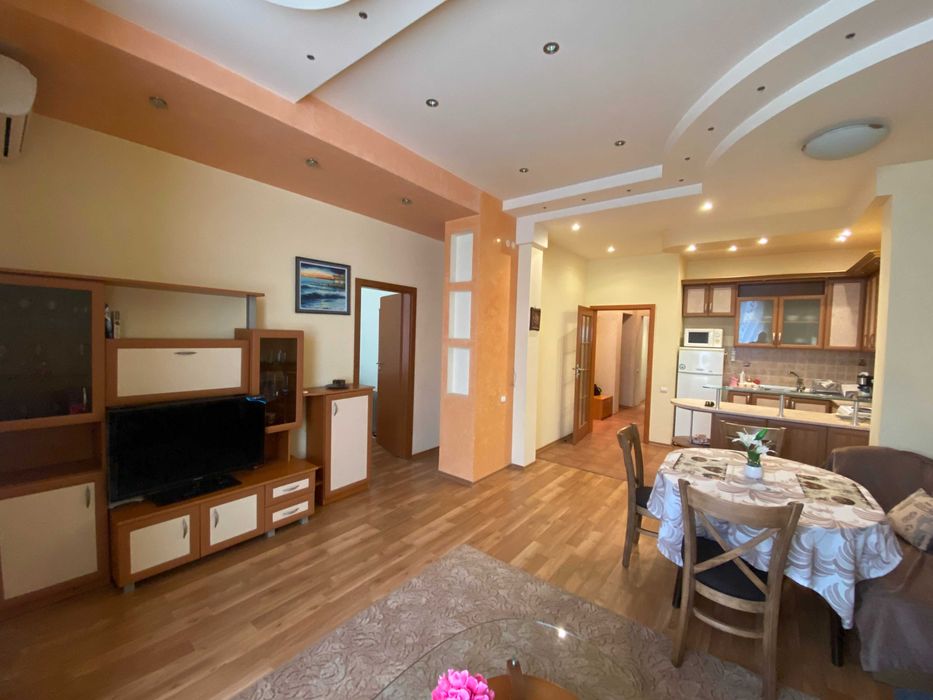 Дава се под наем Тристаен апартамент в Бургас, Изгрев - 100 кв.м за 663 € - Снимка #6