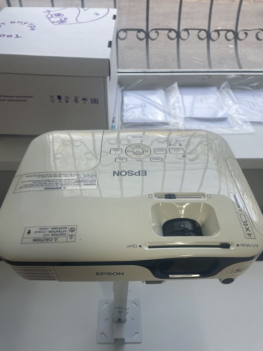 Срочно продам проектор Epson model H429B