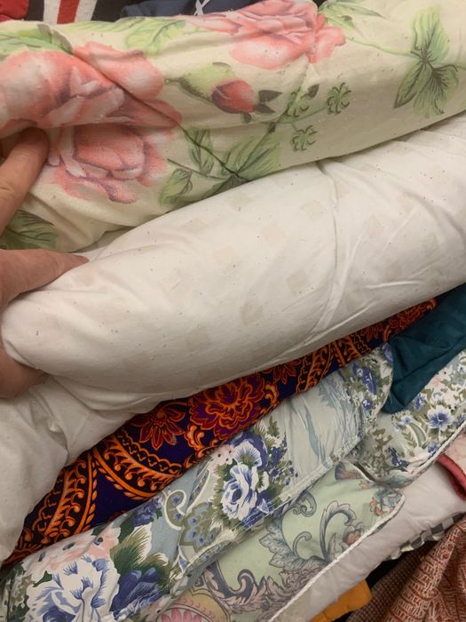 Одеяла, матрас, постельное, одежда для работы