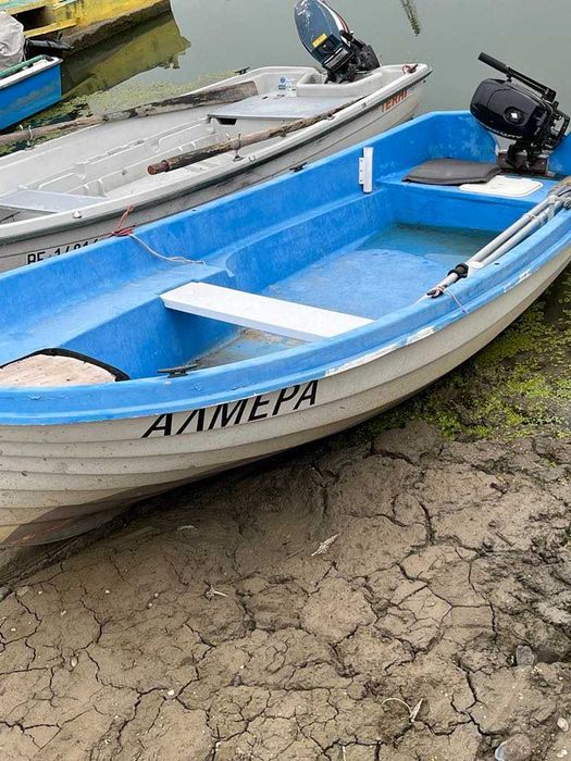 Продавам лодка мичуринка 4.20 м с нерегистриран колесар