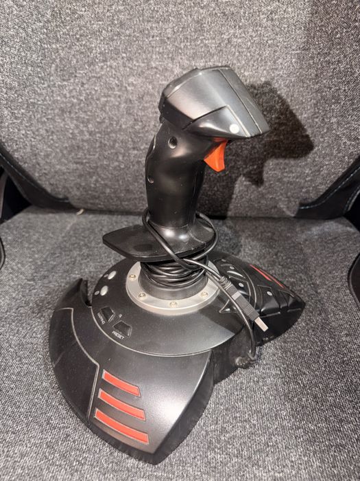 Joystick thrustmaster T.flight stick X