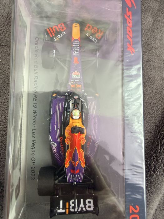 Red bull rb19 Las Vegas gp World champion Max Verstappen 1:43 Spark F1