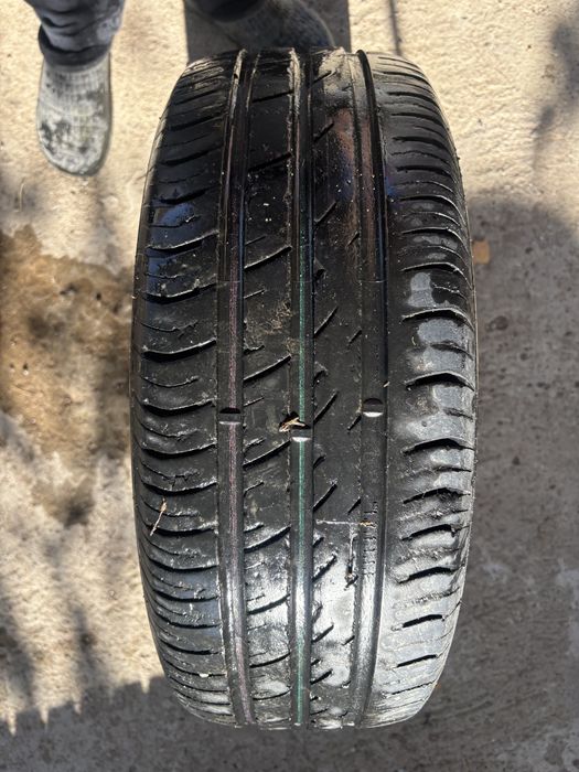 Продам 2 шины Viatti и 1 шипованную