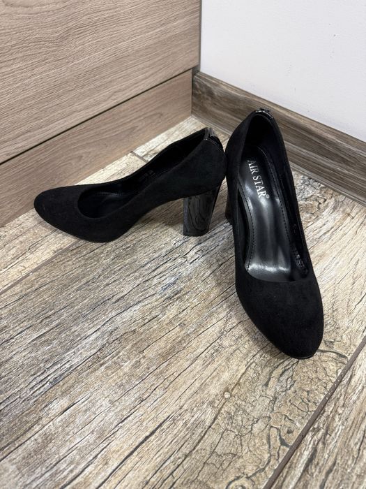 Официални обувки  на ток