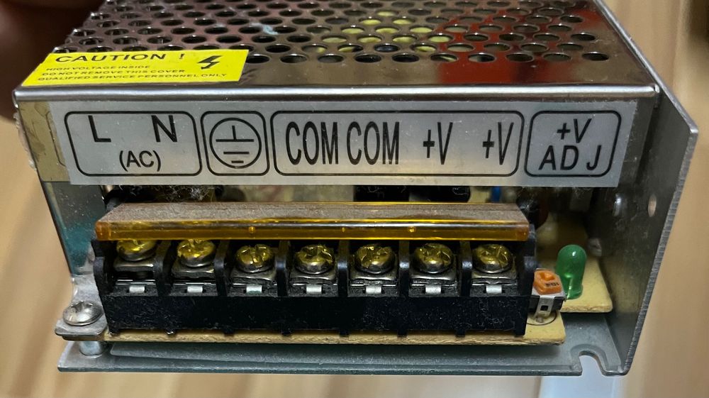 Захранване за светещи табели