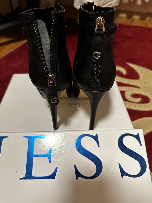 Pantofi cu toc de piele Guess marimea 39
