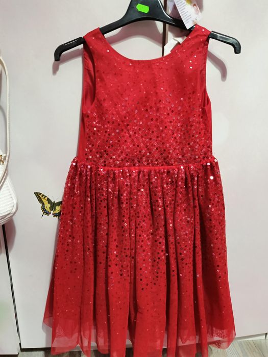 Rochita rosie fetite