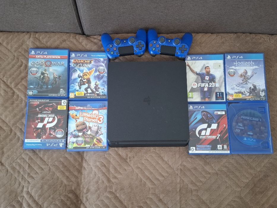 Продам пс 4 слим 2 джостик 8 игр