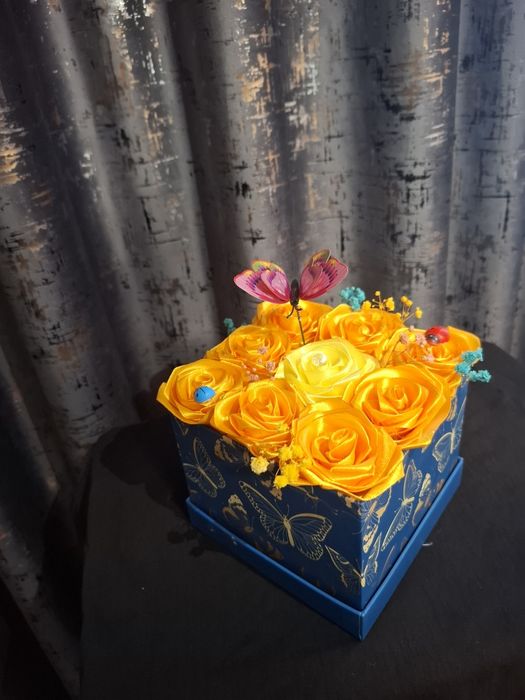 Cutie decorativa cu trandafiri