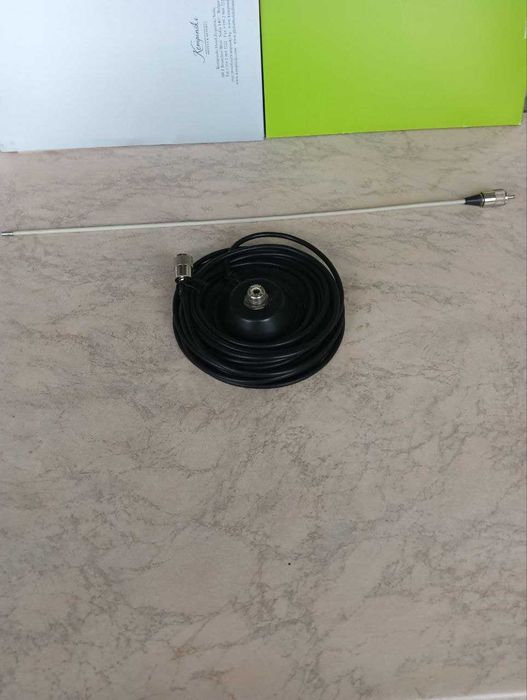 Продавам любителска радиостанция Icom IC-2730E