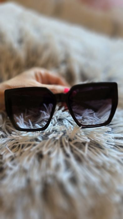 Продавам слънчеви очила