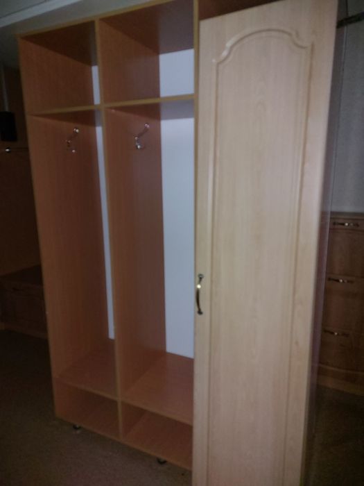 Шкафы гардеробные, обувницы, б/у