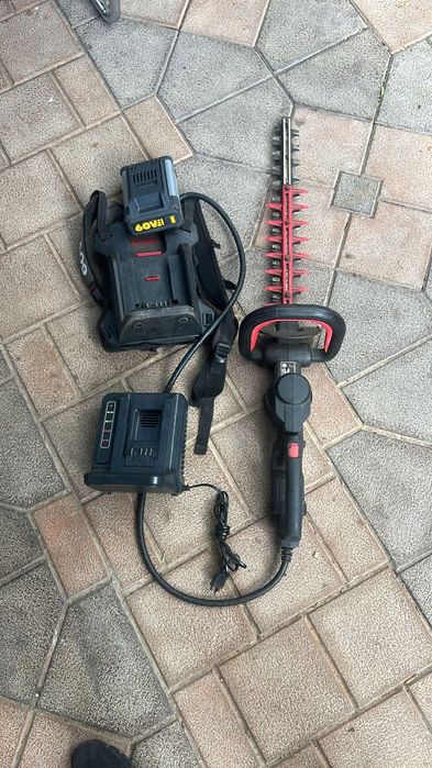 Ferăstrău  de gard viu  KRESS 60V MAX