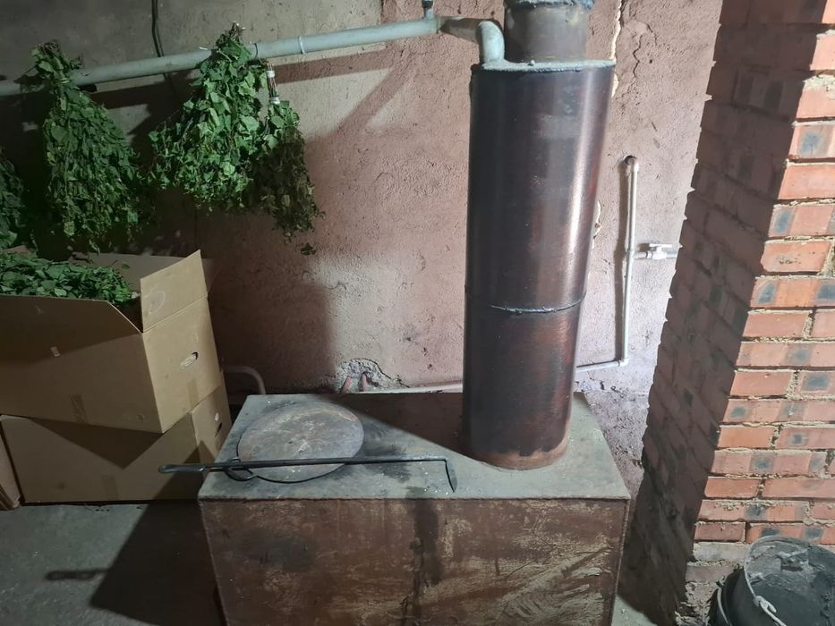 Продам печь котлы большой и малый самовар.