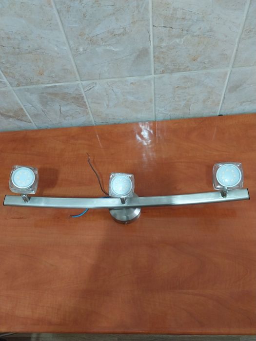 Candelabru modern cu trei becuri led