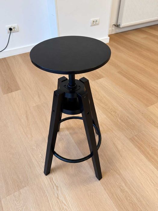 Set mobilier IKEA – 2 fotolii extensibile, masa bar, scaune si lampadare