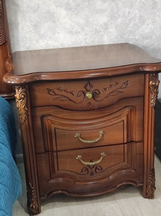 Продам спальный гарнитур