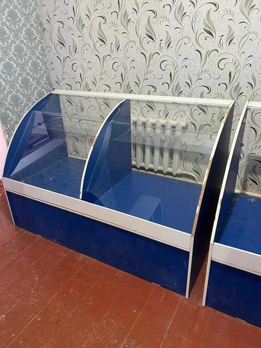 Стеллаж и витрины, б/у