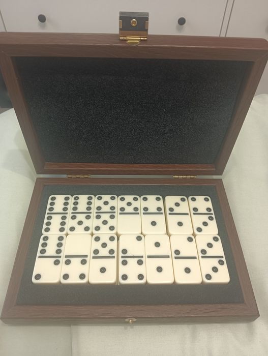 Joc Domino Manopoulos