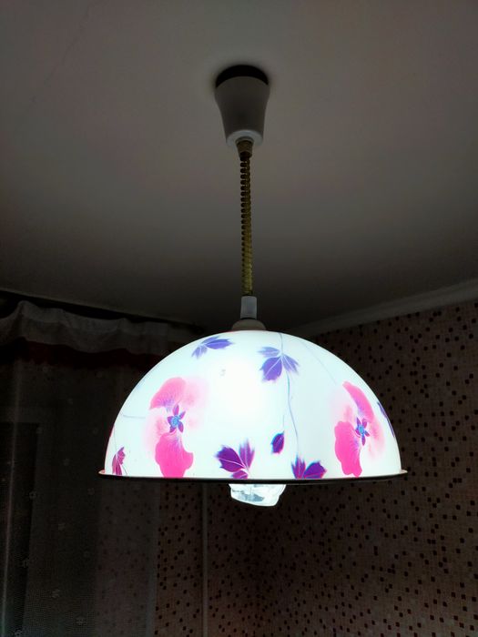 Продам люстры в отличном состоянии