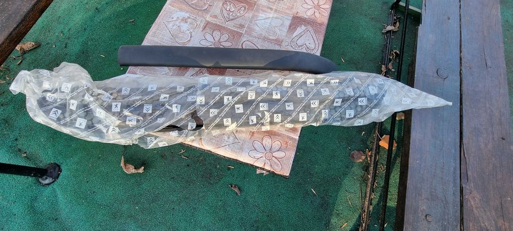 Peugeot 106 решетка и лайсна за предна броня НОВИ