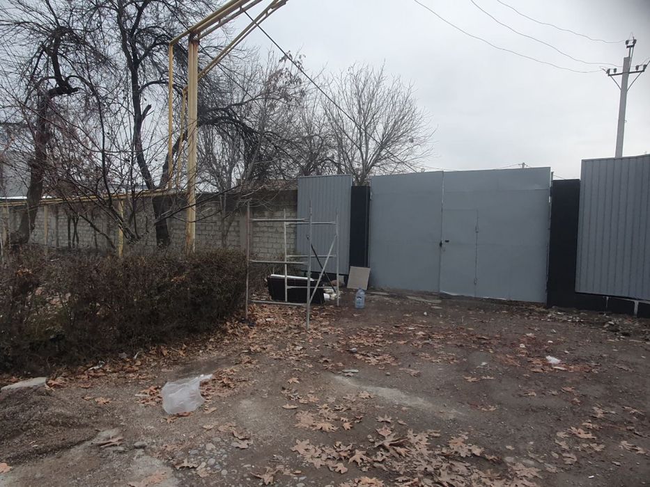 Здание сдается в аренду для производства и хранения.