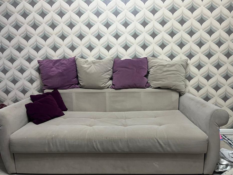 Продам диван в хорошем состоянии .