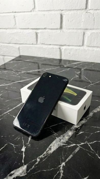 Продам iPhone SE 2020 black