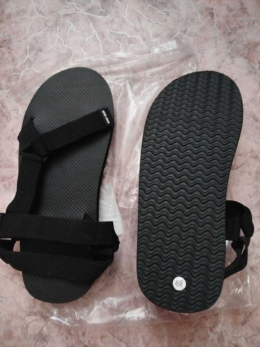 Продам новые мужские сандали