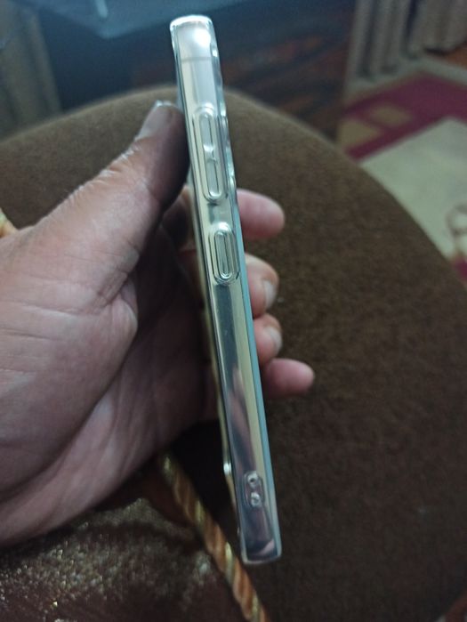 Samsung S 23  5G  8+8/256 Гб  яп янги биттаям нуктаси йук ранги ок