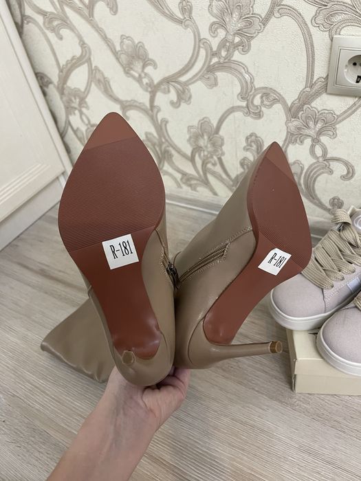 Продам новые кросовки и сапоги