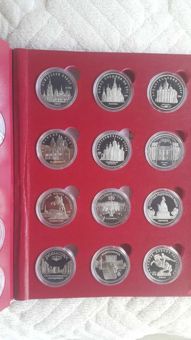 Монеты СССР пруф в альбоме.