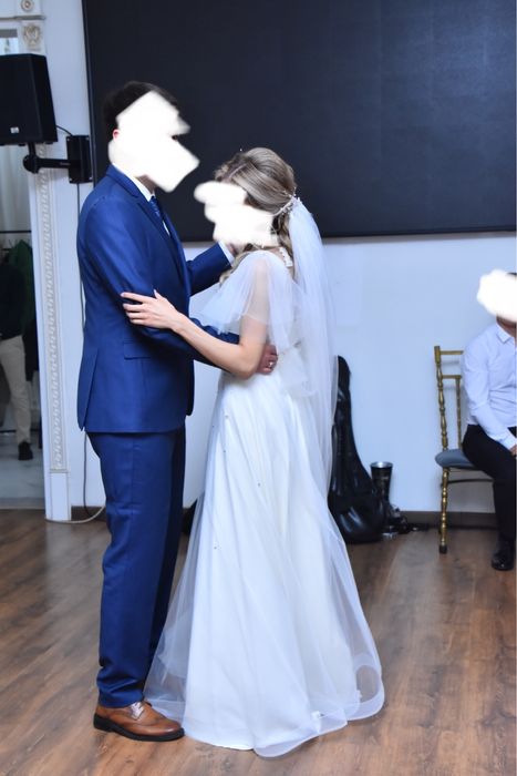 Свадебное платье вместе с фатой