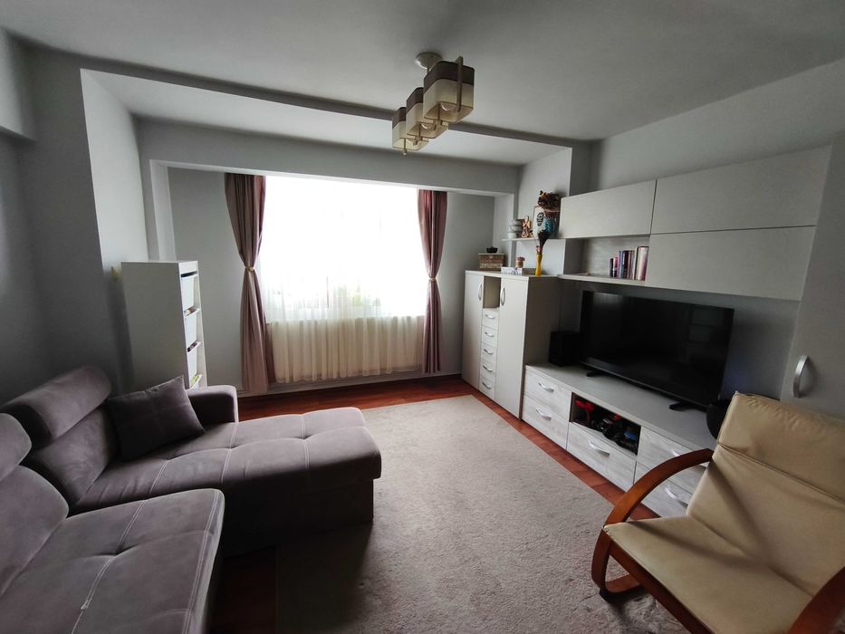 Apartament 3 camere, 2 băi, etaj 2 – Micro 16, cu parcare rezervată