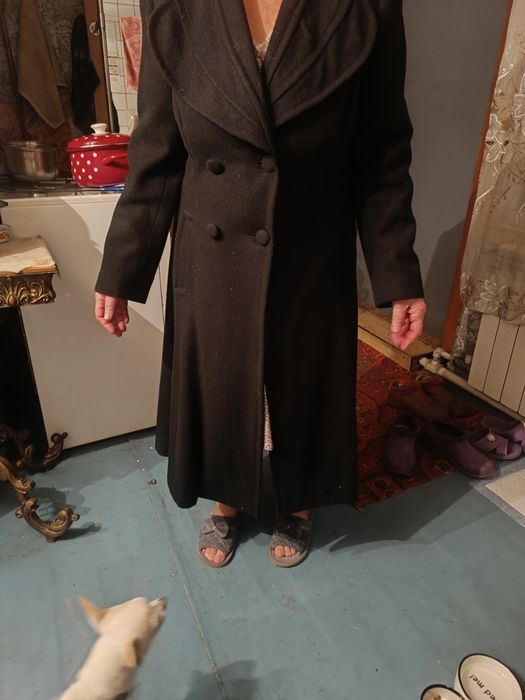 Пальто драповое продам срочно