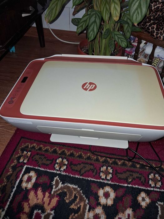 Продавам принтер HP DeskJet 2700