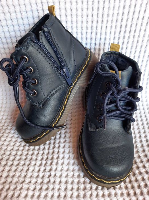 Детски високи обувки