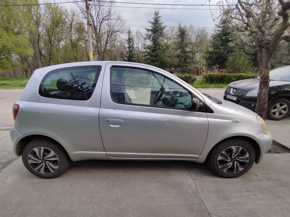 Тойота Ярис продава се