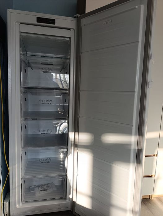 Продам морозильную камеру