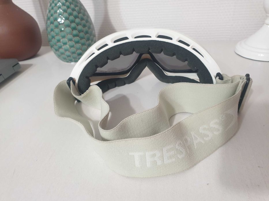 Ски/сноуборд яке Burton, панталони Oakley, подарък ски маска