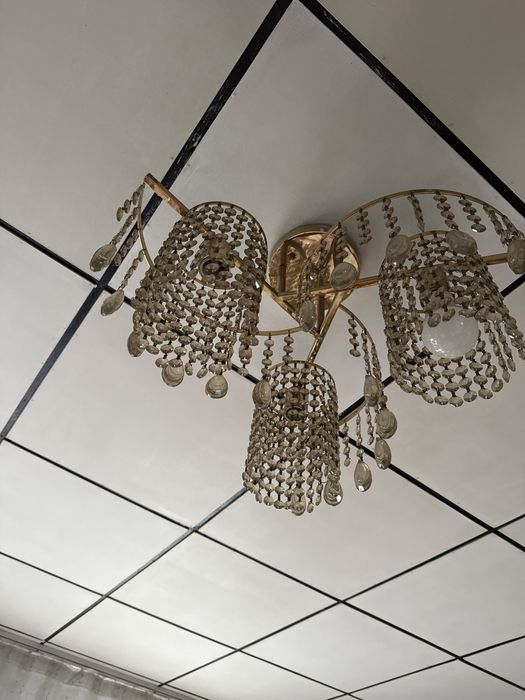 Продам люстру в хорошем состаянии