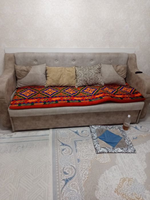 Продам диван стол в хорошем состоянии